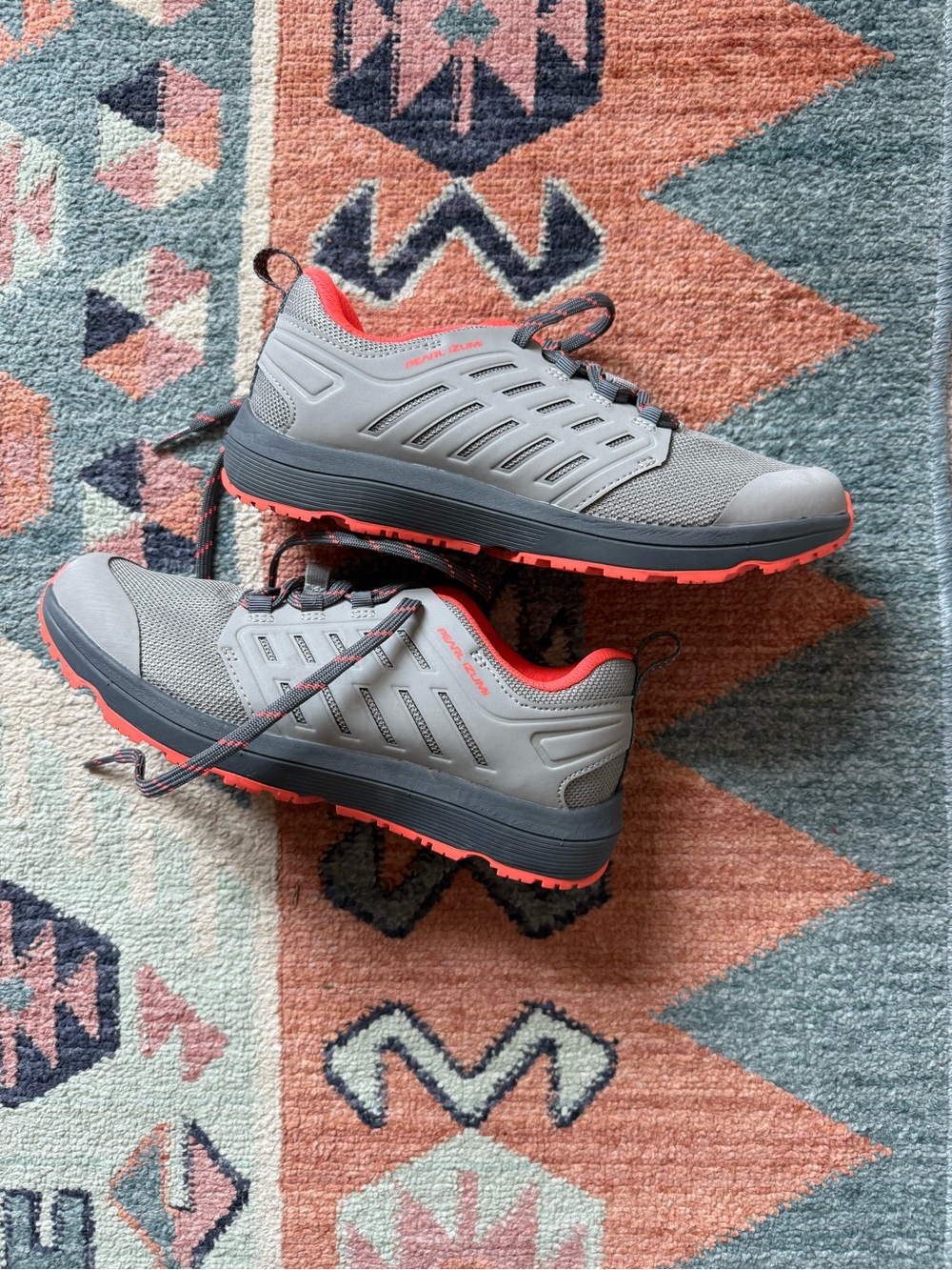 Pearl Izumi Women’s Gray and Coral mountain bike shoes